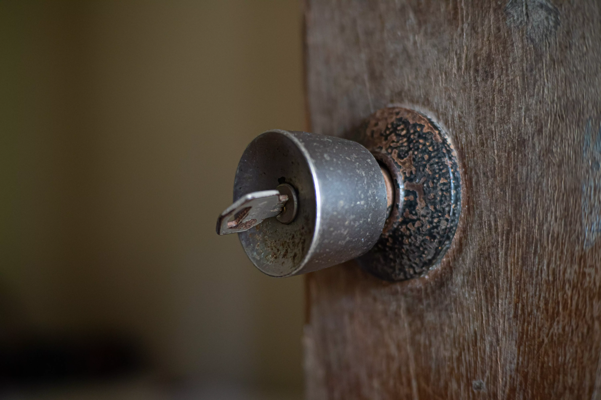 Une clé dans une serrure